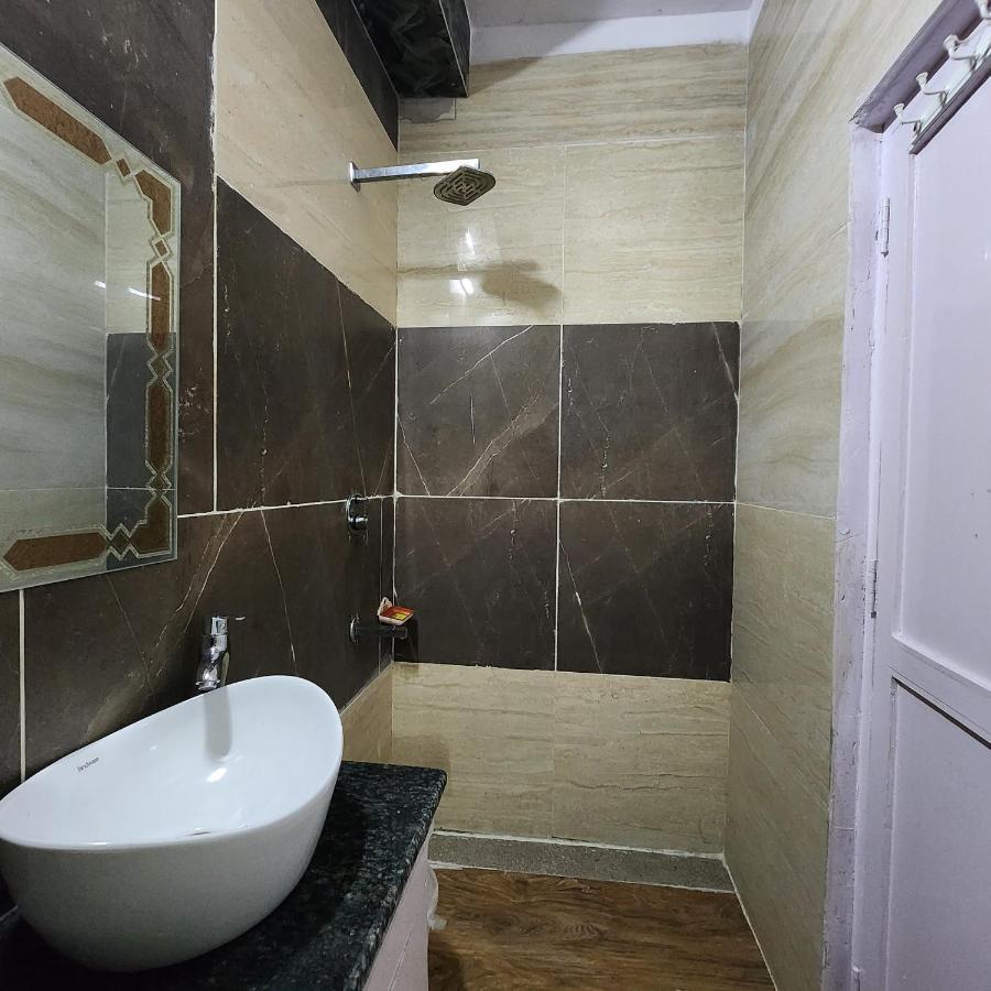 Hotel Royal Afghan Ню Делхи Екстериор снимка